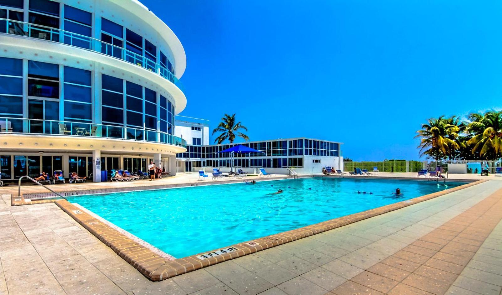Castle Pavillon 8 Beachfront - Private Beach Access Loft With 2-Story, Pool, Tennis, Free Parking Access Miami Beach Zewnętrze zdjęcie