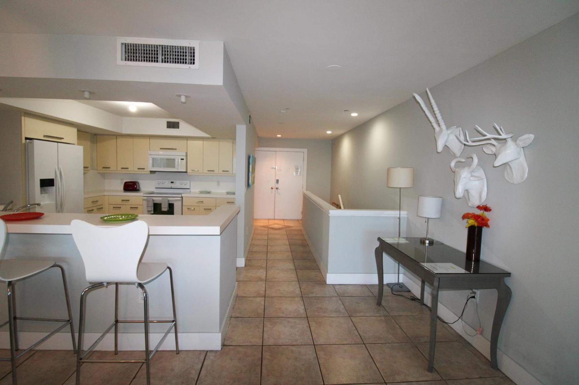 Castle Pavillon 8 Beachfront - Private Beach Access Loft With 2-Story, Pool, Tennis, Free Parking Access Miami Beach Zewnętrze zdjęcie