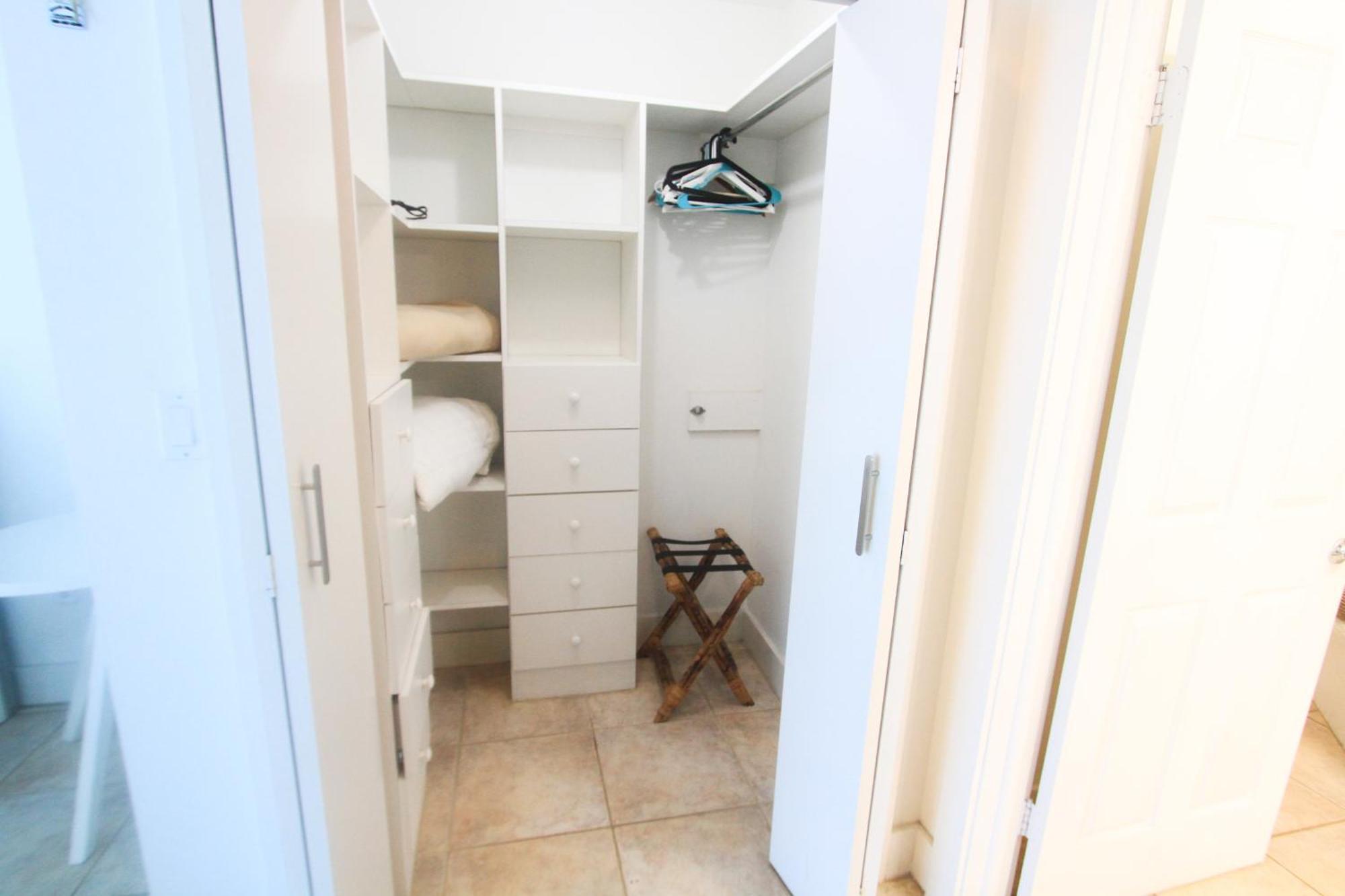 Castle Pavillon 8 Beachfront - Private Beach Access Loft With 2-Story, Pool, Tennis, Free Parking Access Miami Beach Zewnętrze zdjęcie