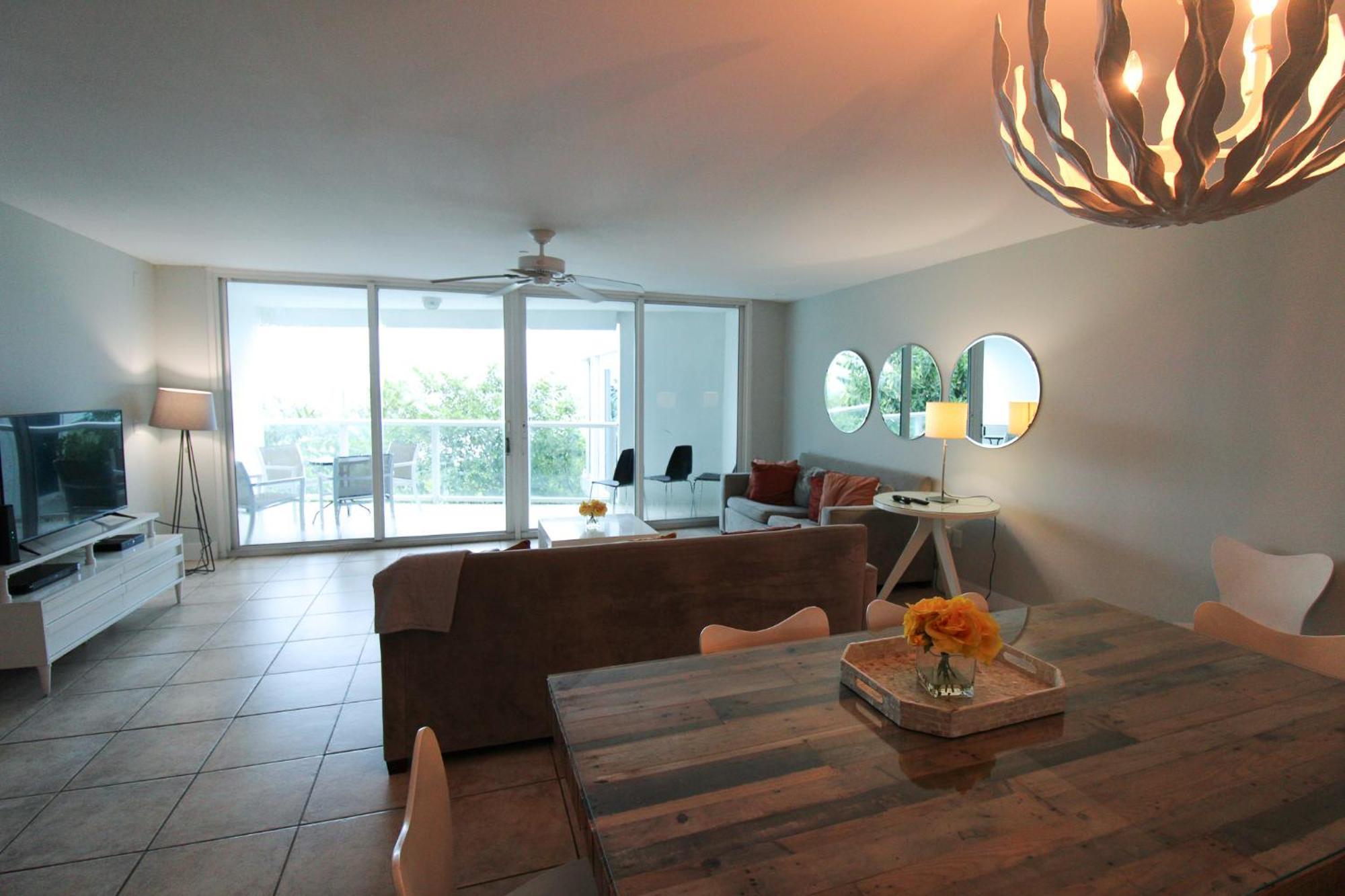Castle Pavillon 8 Beachfront - Private Beach Access Loft With 2-Story, Pool, Tennis, Free Parking Access Miami Beach Zewnętrze zdjęcie