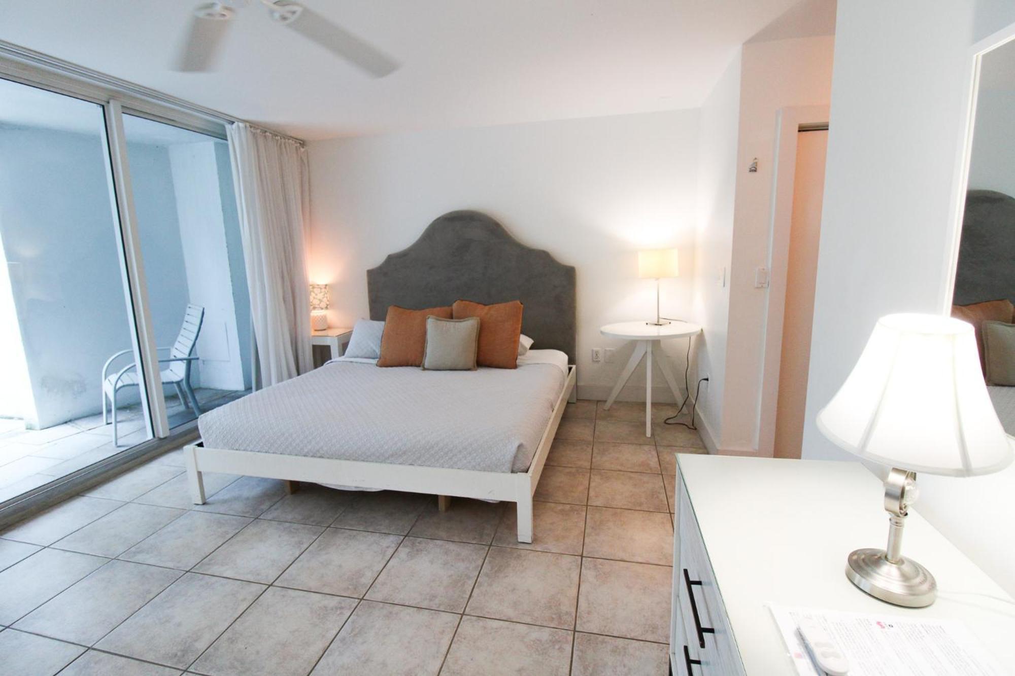 Castle Pavillon 8 Beachfront - Private Beach Access Loft With 2-Story, Pool, Tennis, Free Parking Access Miami Beach Zewnętrze zdjęcie