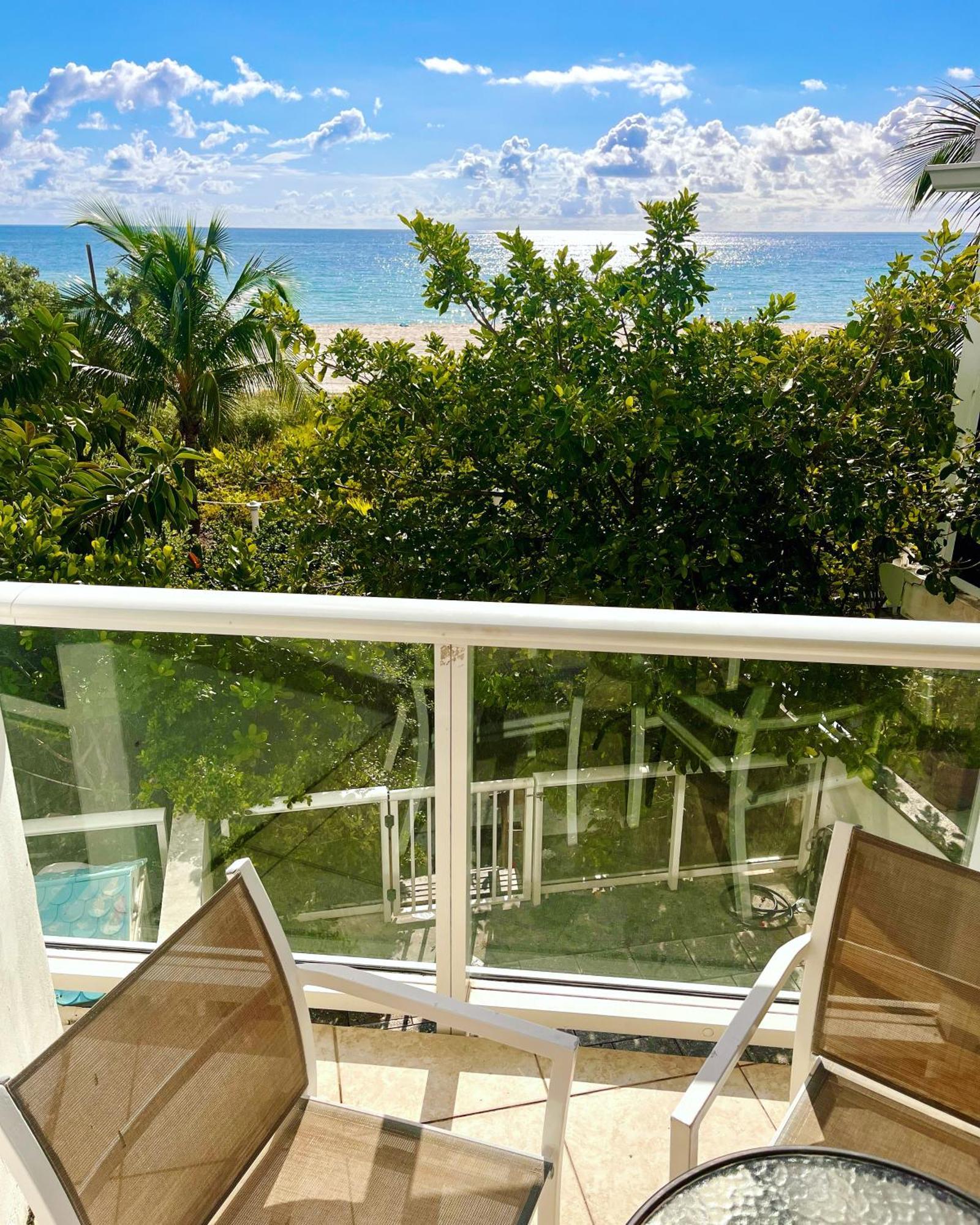Castle Pavillon 8 Beachfront - Private Beach Access Loft With 2-Story, Pool, Tennis, Free Parking Access Miami Beach Zewnętrze zdjęcie